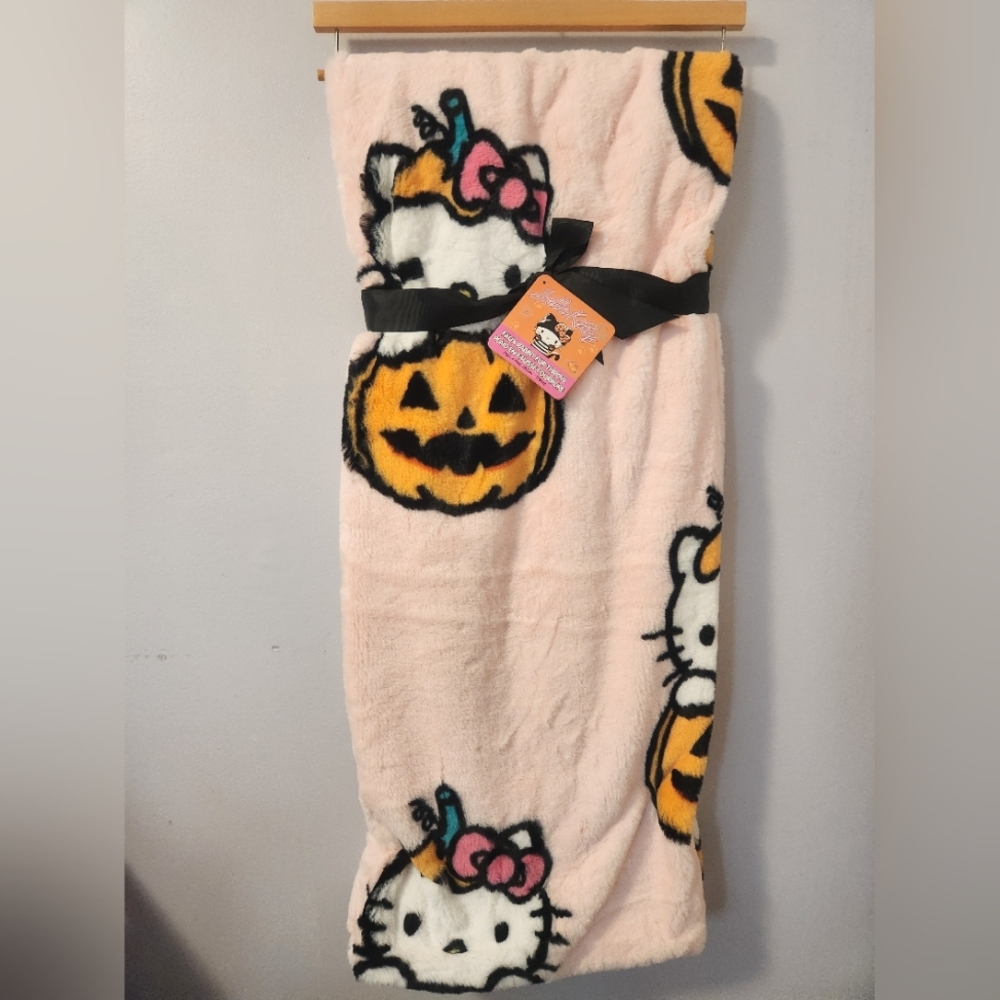 NWT Hello Kitty in Pumpkin Peach Faux Rabbit Fur Plush Blanket Throw (50" x 70")